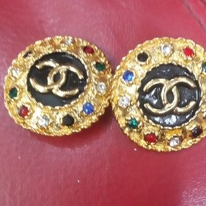 AUTHENTIC Chanel earrings FINAL PRICE Vintage Apox 1 in.diameter plus Clip